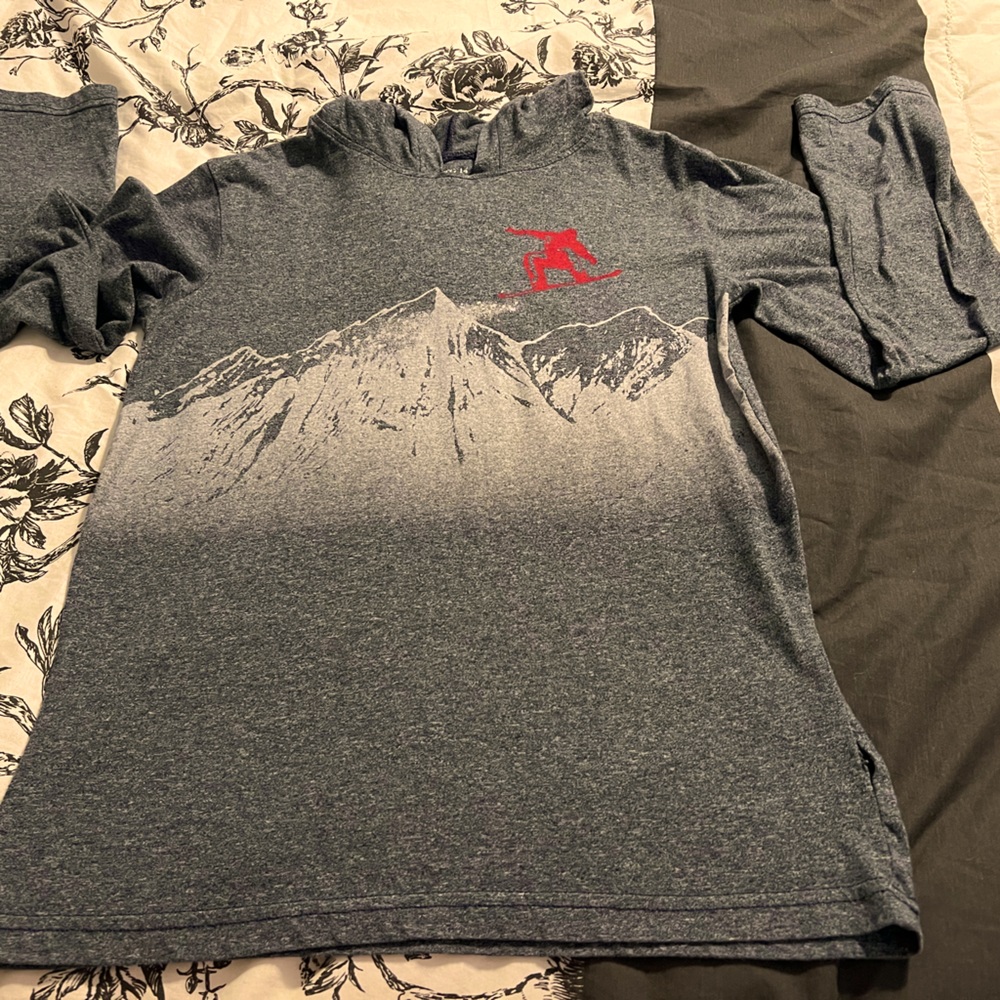 💕🌼Boys hooded Shirt size Xl 14